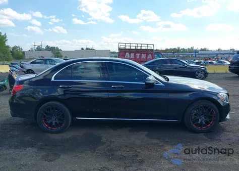 2018 Mercedes-Benz C 300 4Matic из США, поврежденный, VIN 55SWF4KB2JU280858